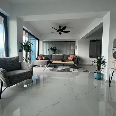 Luxury Sea View Flat By Lookbookholiday 페티예